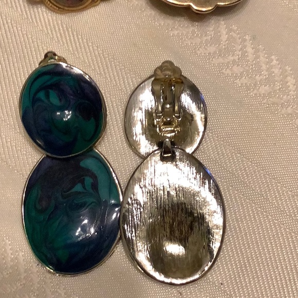 4 pair of vintage clip on earrings - Picture 4 of 5